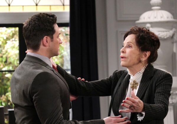 Days of our lives comings and goings: the mother of all returns!